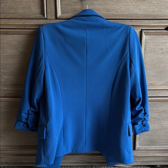 Cobalt Blue Blazer with Ruched Sleeves and Open Front - Picture 4 of 8